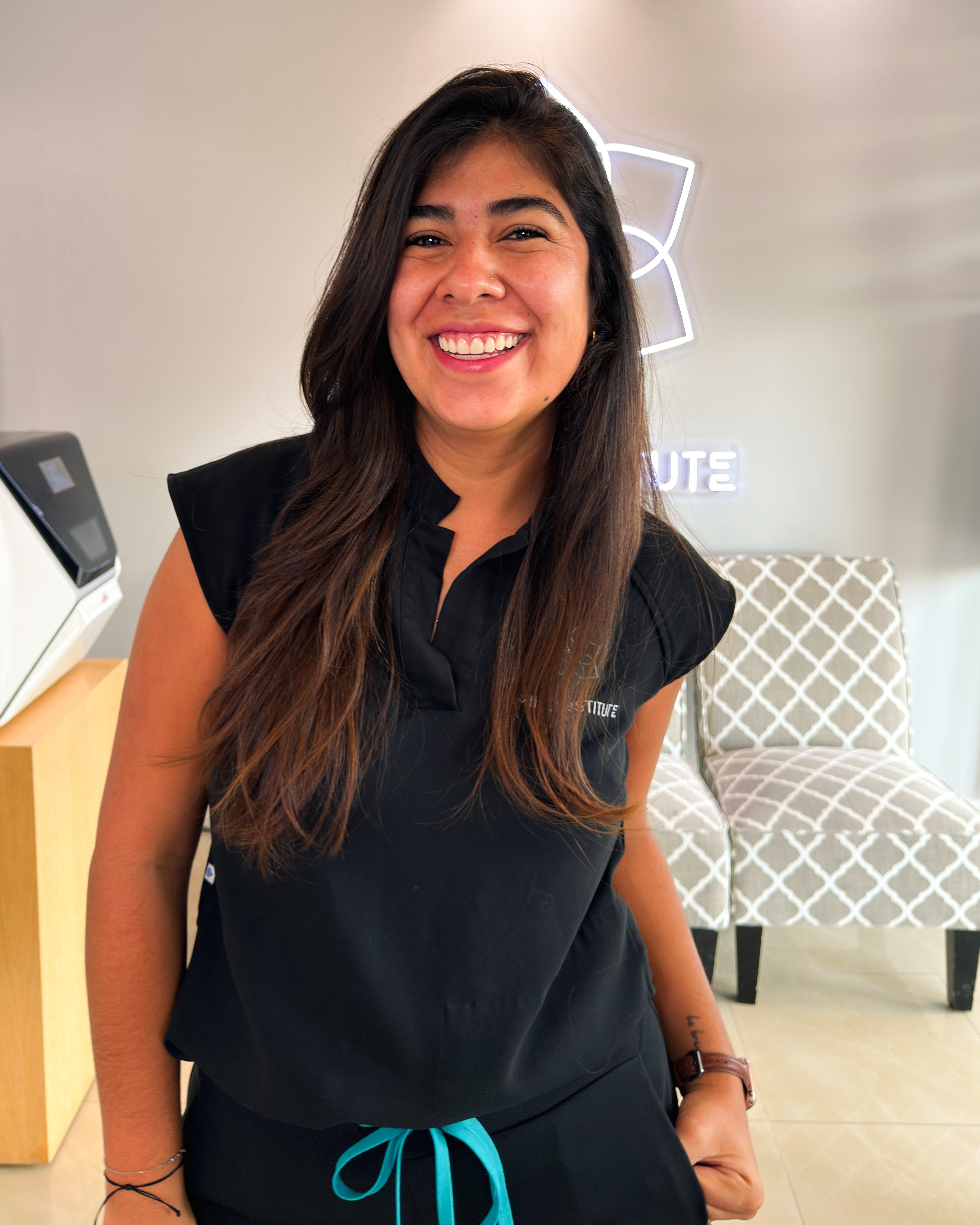 Alejandra Meneses
Dental Assistant
